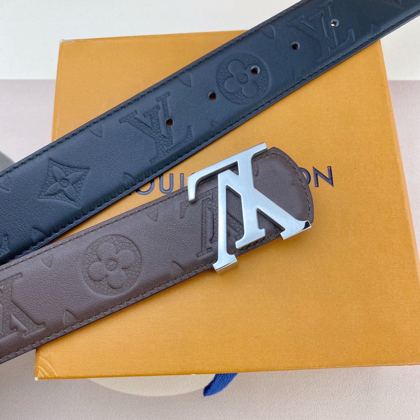 LV💕 特种皮腰带系列 ，原厂五金精品不锈钢扣，手感柔软舒适 宽3.8CM。