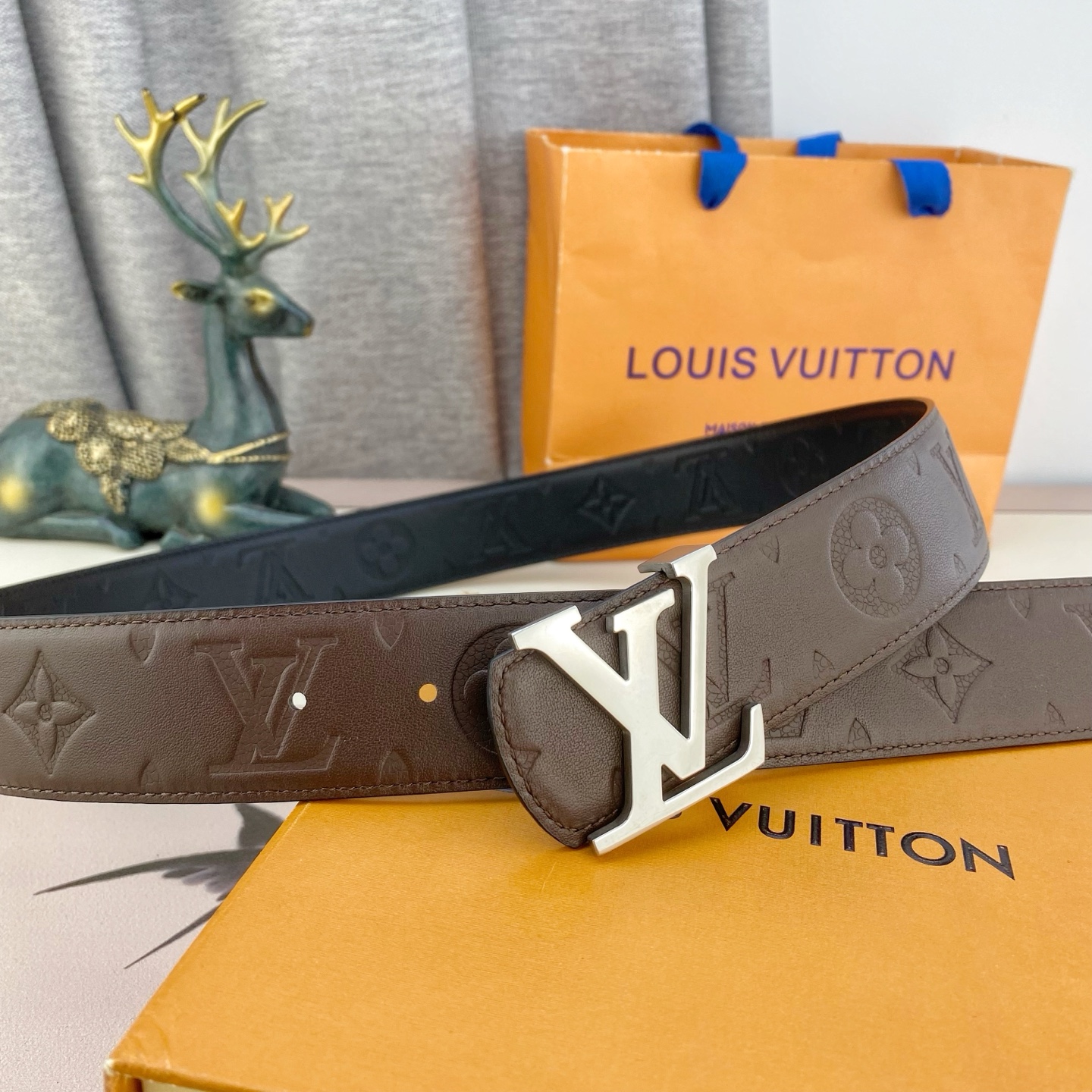 LV💕 特种皮腰带系列 ，原厂五金精品不锈钢扣，手感柔软舒适 宽3.8CM。