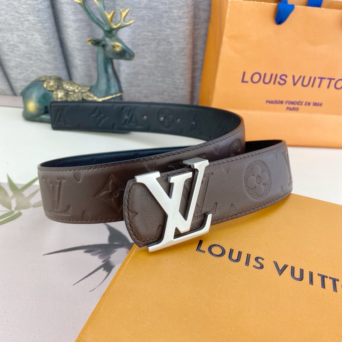 LV💕 特种皮腰带系列 ，原厂五金精品不锈钢扣，手感柔软舒适 宽3.8CM。