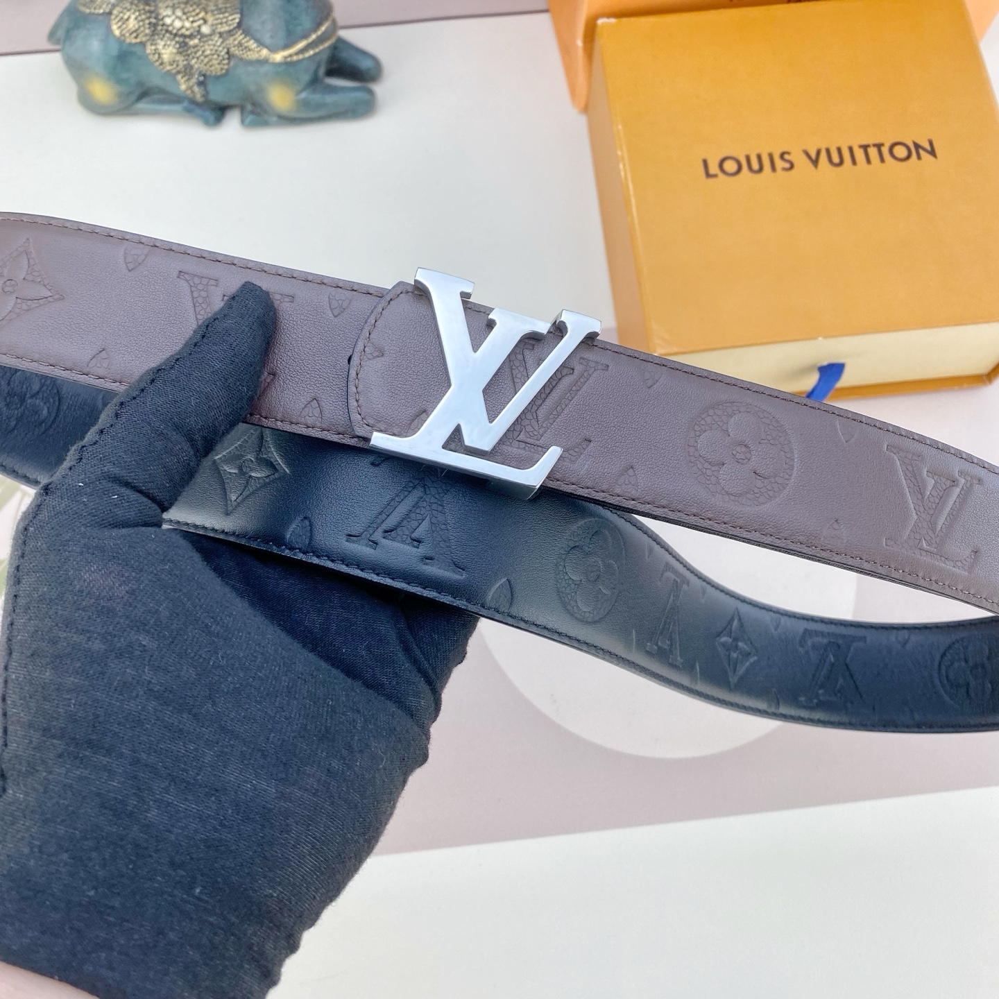 LV💕 特种皮腰带系列 ，原厂五金精品不锈钢扣，手感柔软舒适 宽3.8CM。