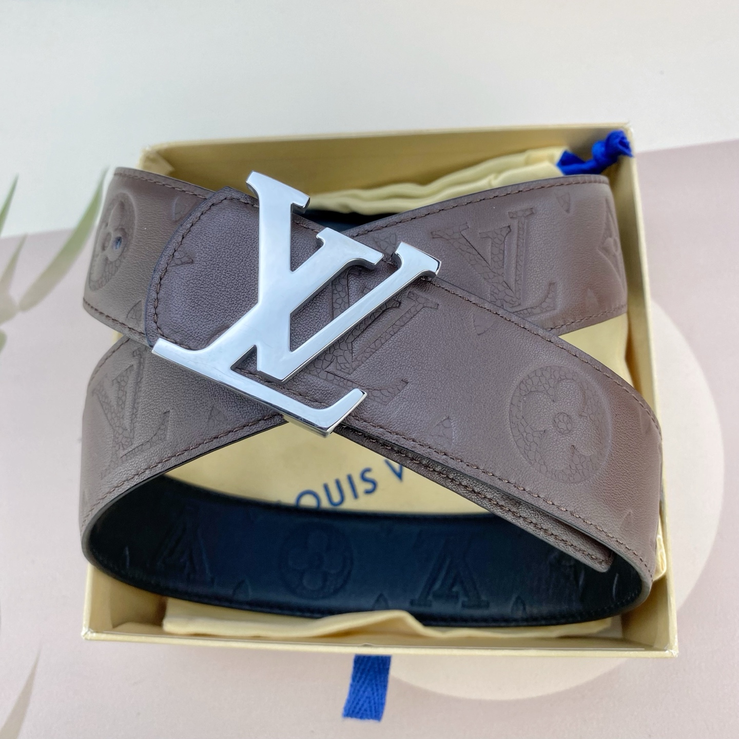 LV💕 特种皮腰带系列 ，原厂五金精品不锈钢扣，手感柔软舒适 宽3.8CM。