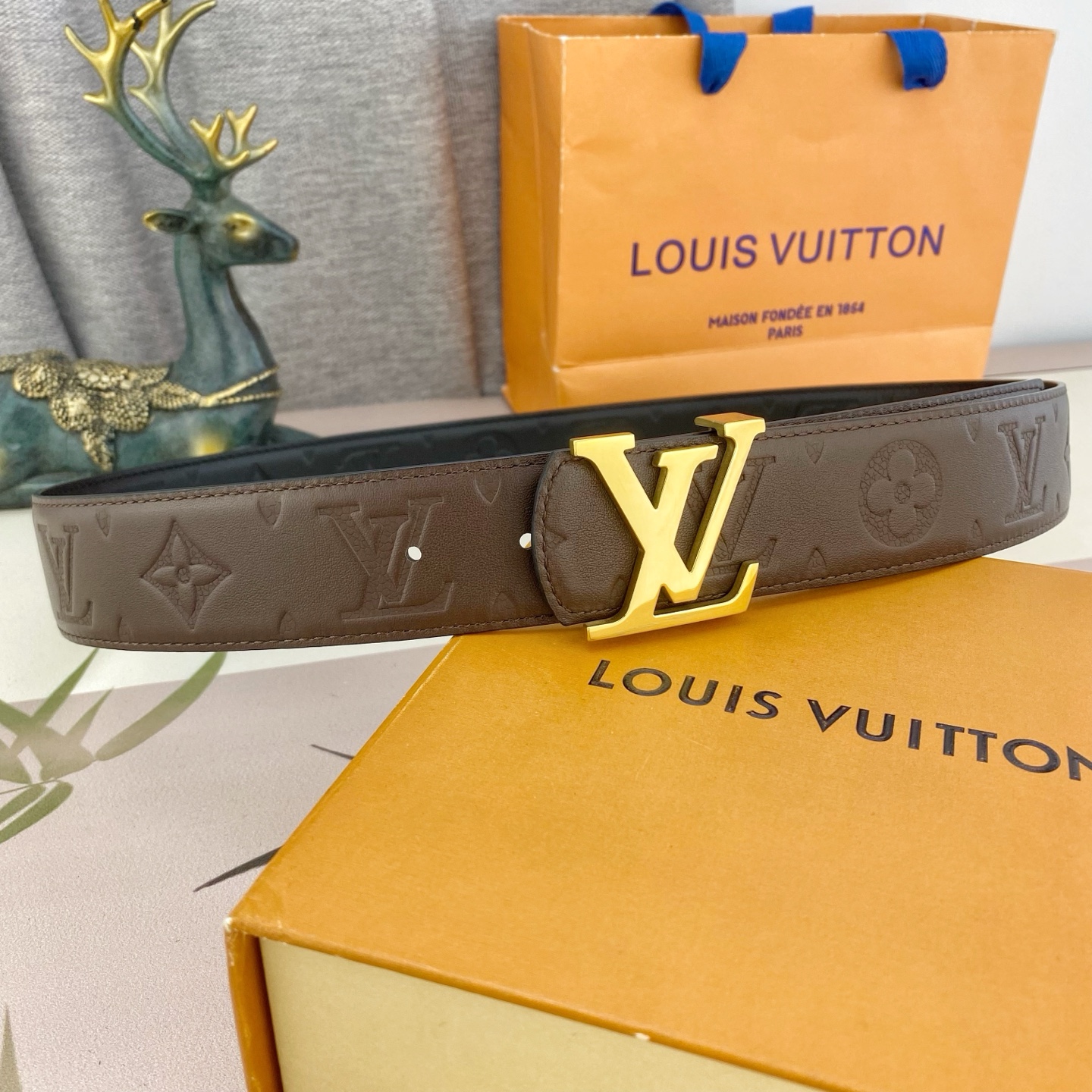LV💕 特种皮腰带系列 ，原厂五金精品不锈钢扣，手感柔软舒适 宽3.8CM。