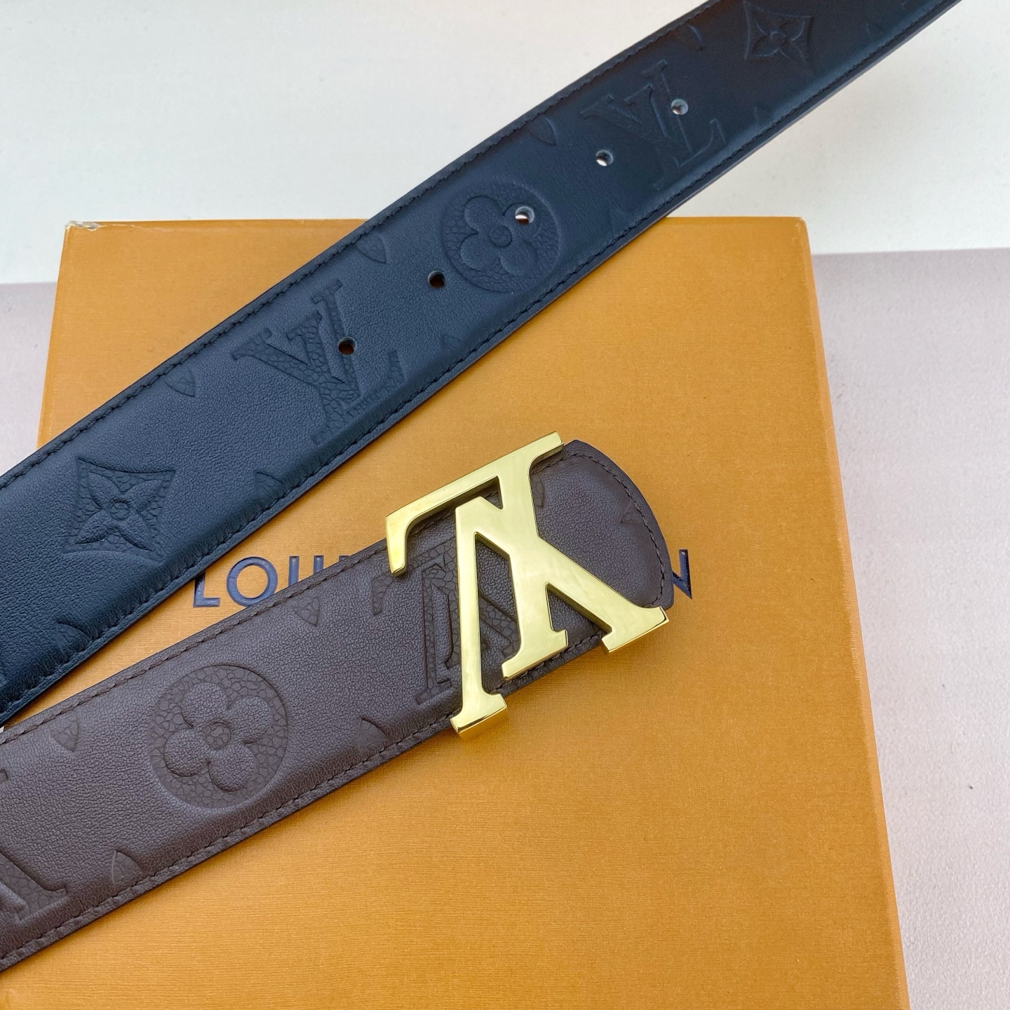 LV💕 特种皮腰带系列 ，原厂五金精品不锈钢扣，手感柔软舒适 宽3.8CM。