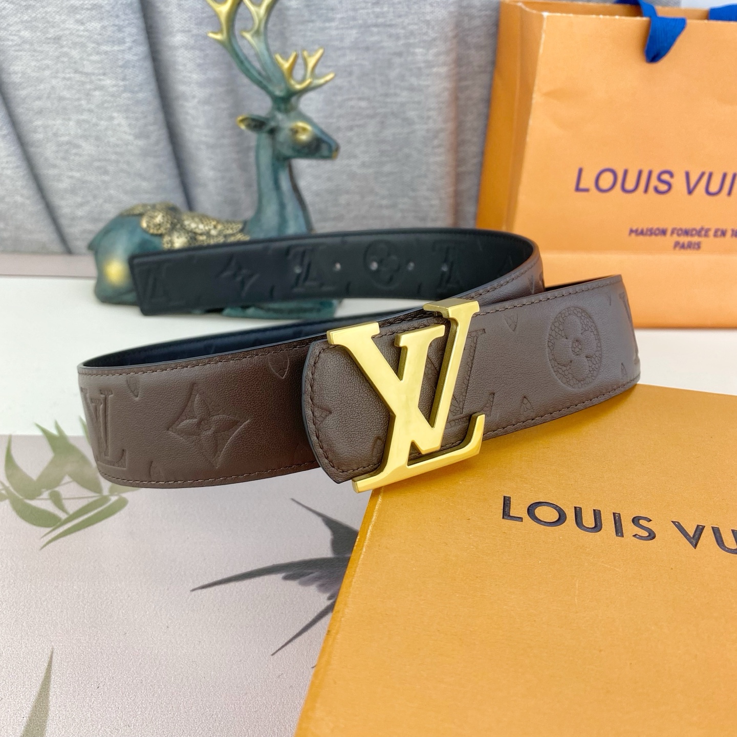 LV💕 特种皮腰带系列 ，原厂五金精品不锈钢扣，手感柔软舒适 宽3.8CM。