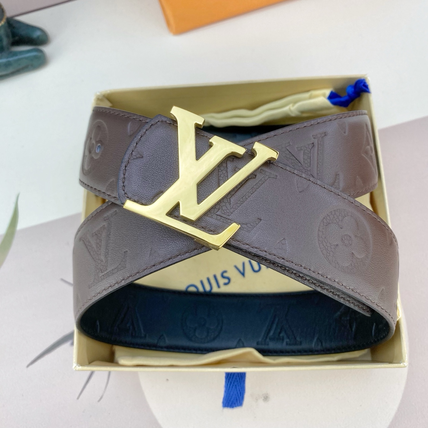 LV💕 特种皮腰带系列 ，原厂五金精品不锈钢扣，手感柔软舒适 宽3.8CM。