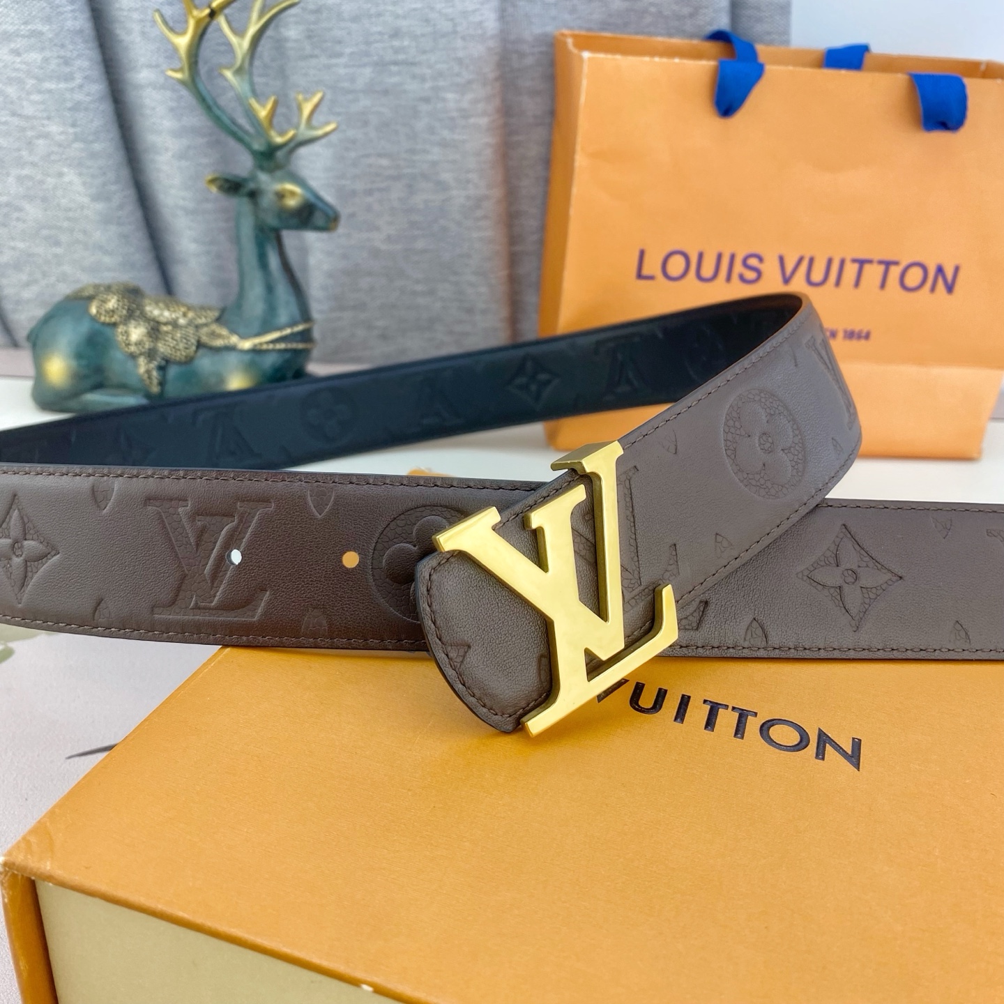LV💕 特种皮腰带系列 ，原厂五金精品不锈钢扣，手感柔软舒适 宽3.8CM。