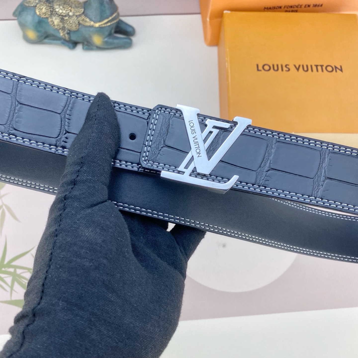 LV💕 特种皮腰带系列 ，原厂五金精品不锈钢扣，手感柔软舒适 宽3.8CM。