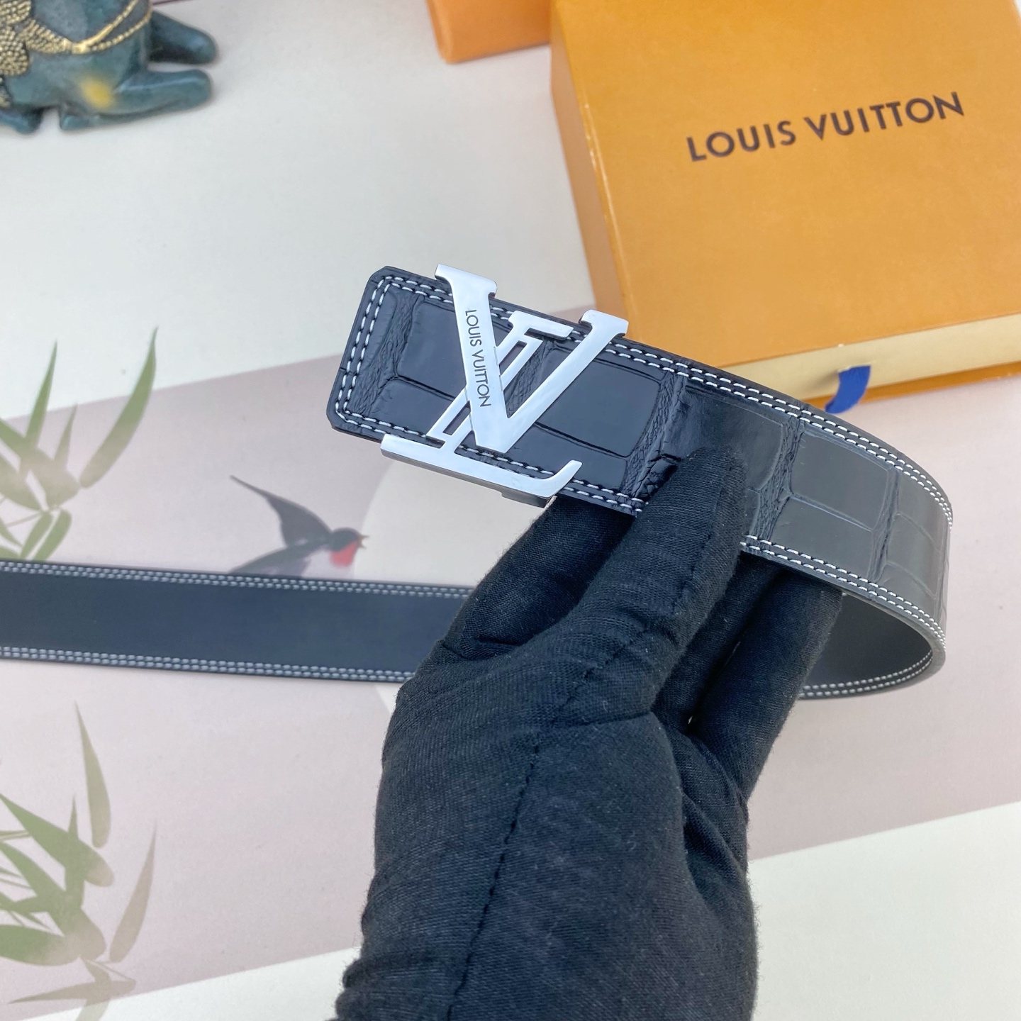 LV💕 特种皮腰带系列 ，原厂五金精品不锈钢扣，手感柔软舒适 宽3.8CM。