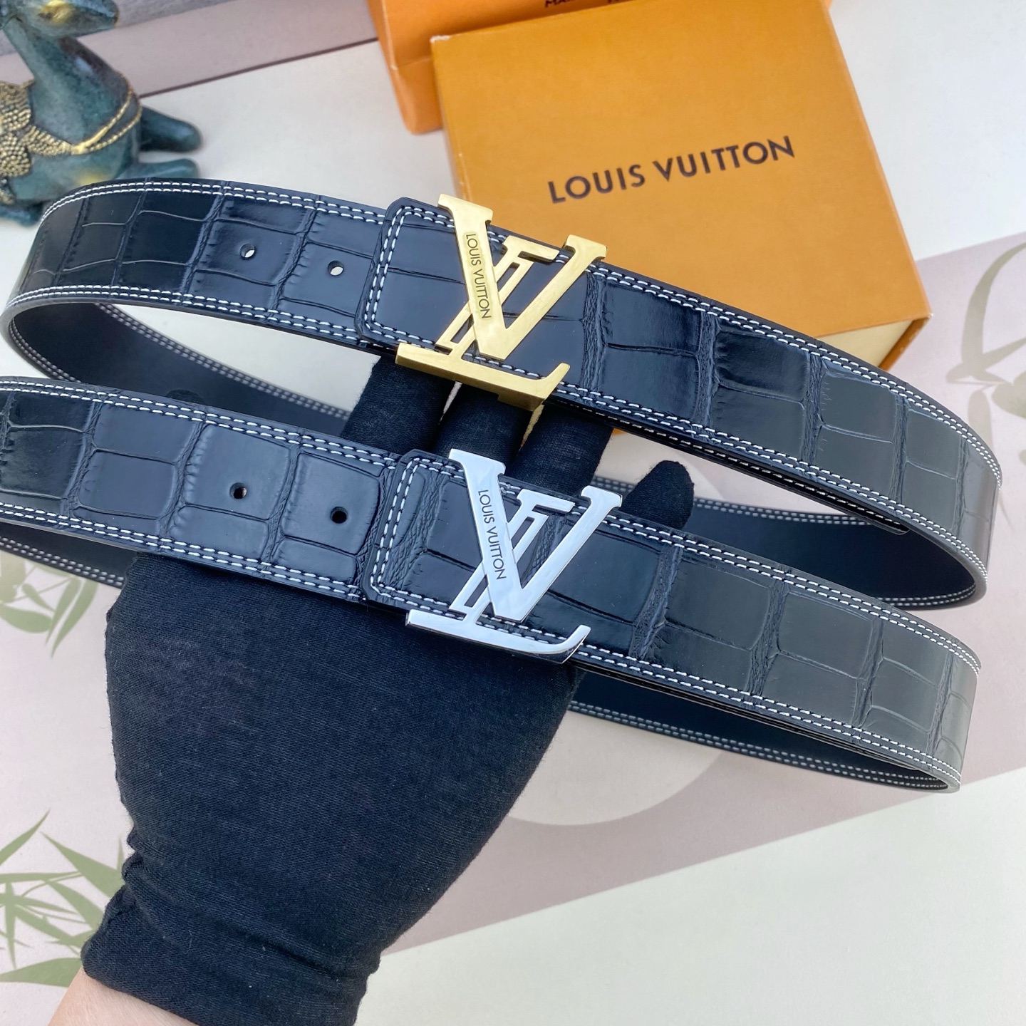 LV💕 特种皮腰带系列 ，原厂五金精品不锈钢扣，手感柔软舒适 宽3.8CM。