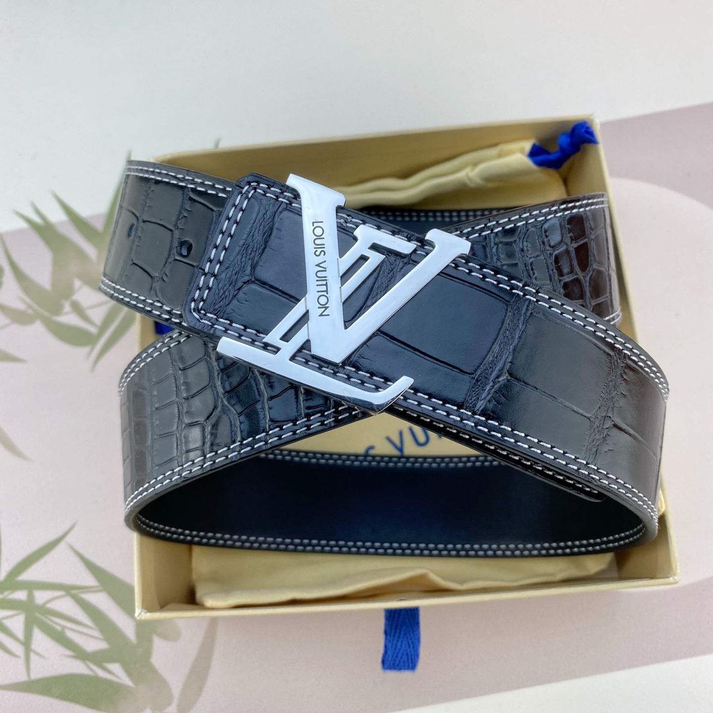 LV💕 特种皮腰带系列 ，原厂五金精品不锈钢扣，手感柔软舒适 宽3.8CM。