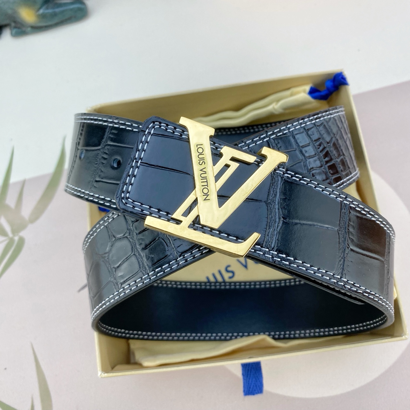 LV💕 特种皮腰带系列 ，原厂五金精品不锈钢扣，手感柔软舒适 宽3.8CM。