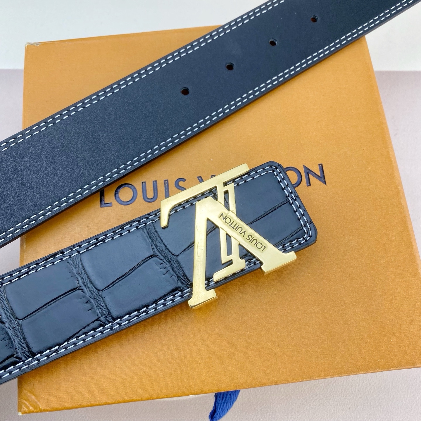 LV💕 特种皮腰带系列 ，原厂五金精品不锈钢扣，手感柔软舒适 宽3.8CM。