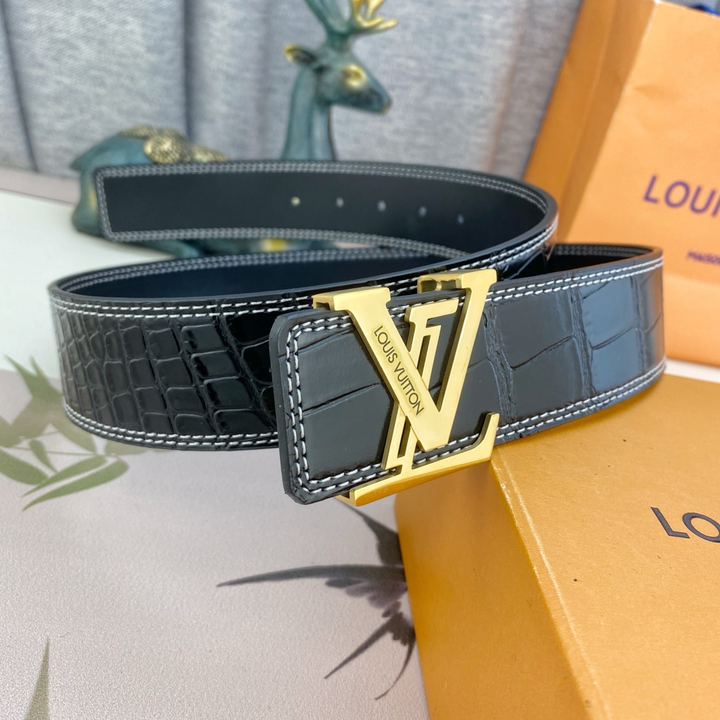 LV💕 特种皮腰带系列 ，原厂五金精品不锈钢扣，手感柔软舒适 宽3.8CM。