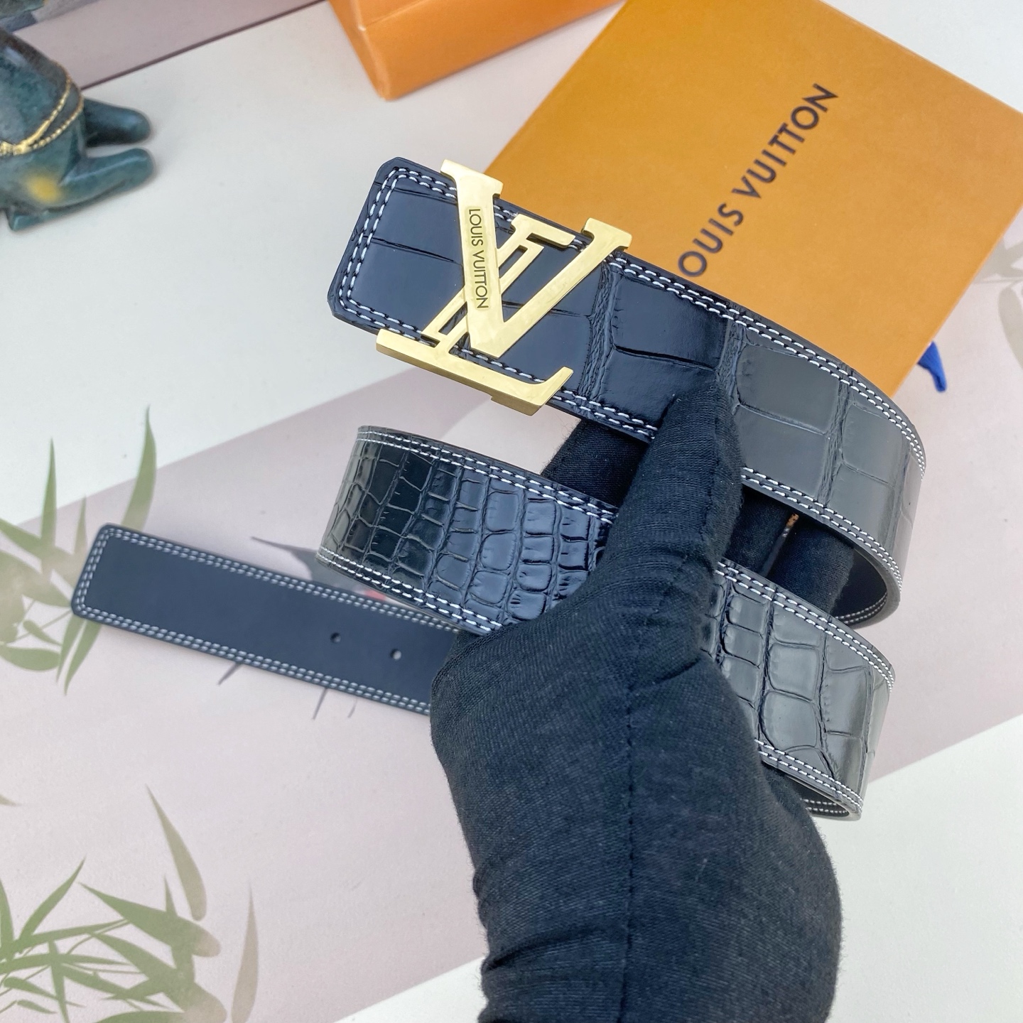 LV💕 特种皮腰带系列 ，原厂五金精品不锈钢扣，手感柔软舒适 宽3.8CM。