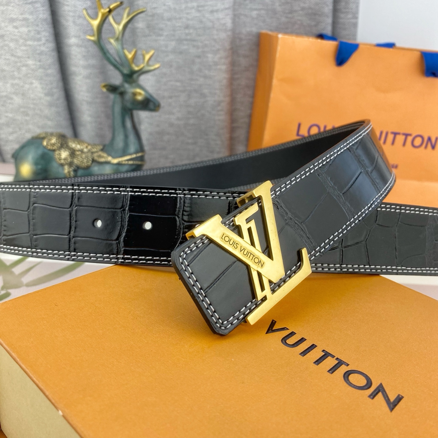 LV💕 特种皮腰带系列 ，原厂五金精品不锈钢扣，手感柔软舒适 宽3.8CM。