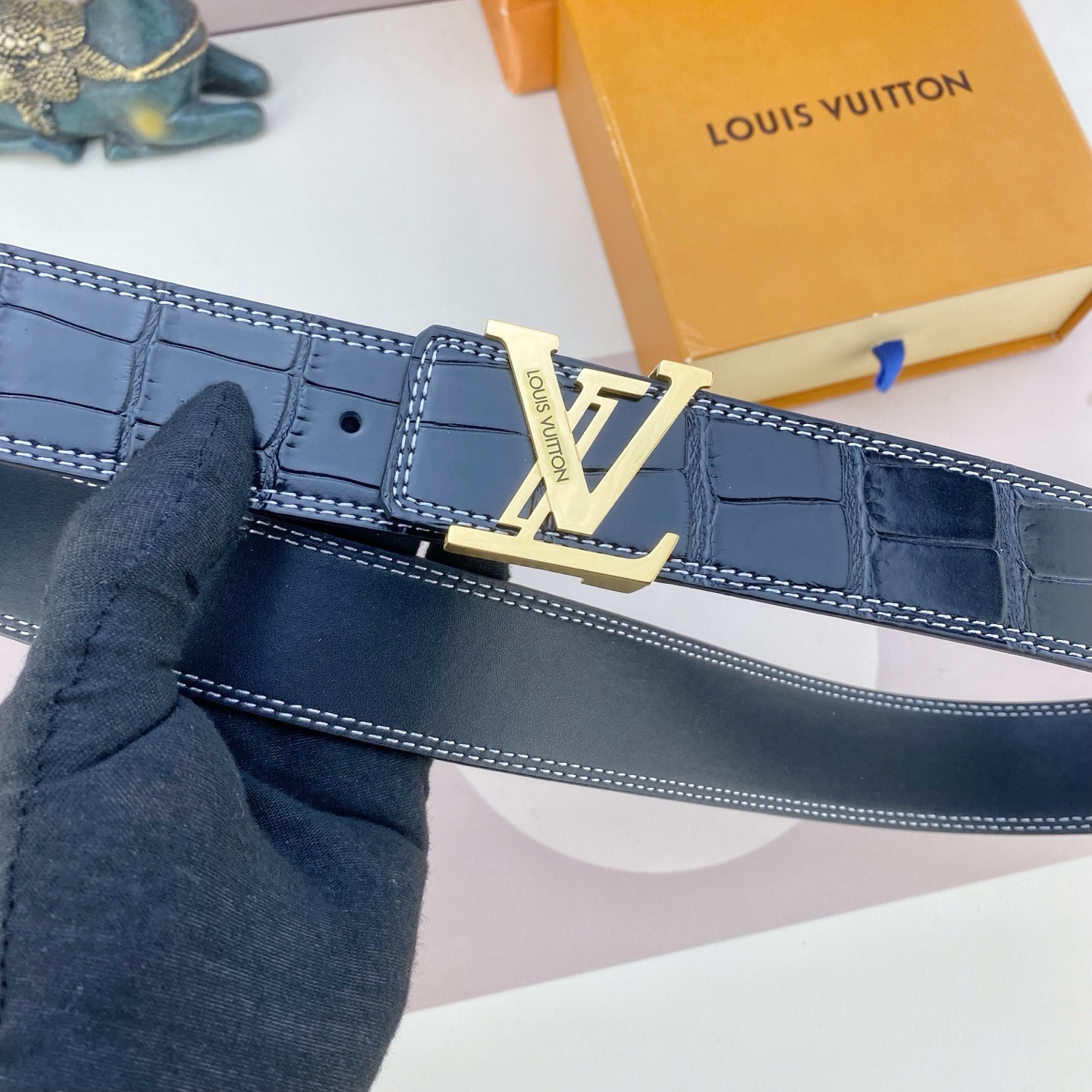LV💕 特种皮腰带系列 ，原厂五金精品不锈钢扣，手感柔软舒适 宽3.8CM。