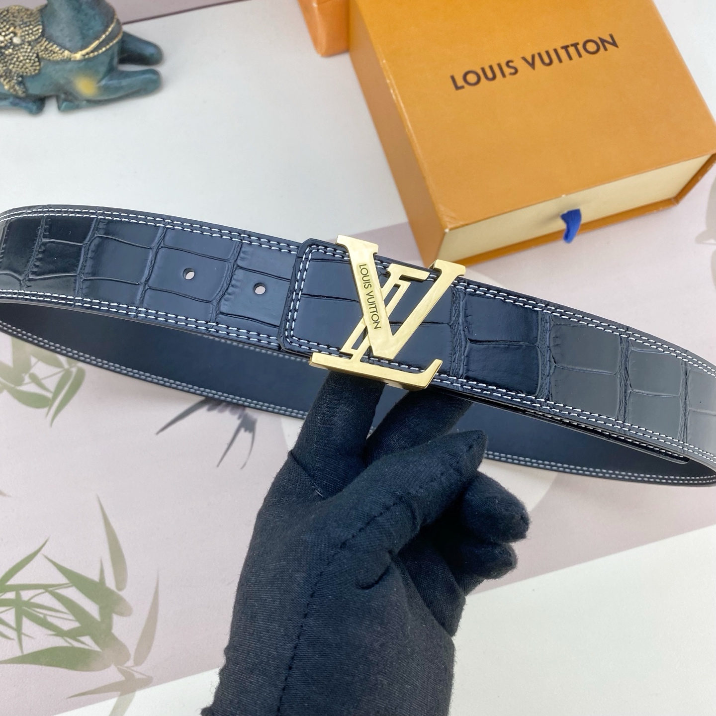 LV💕 特种皮腰带系列 ，原厂五金精品不锈钢扣，手感柔软舒适 宽3.8CM。