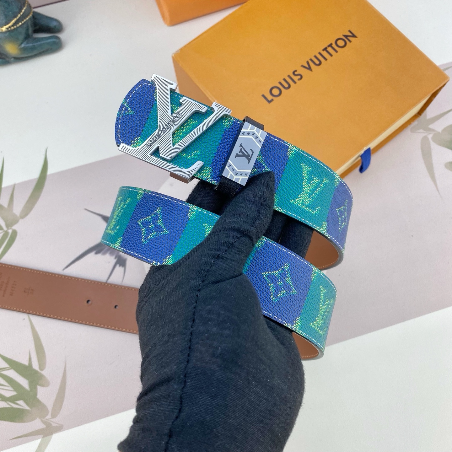 LV💕 特种皮腰带系列 ，原厂五金精品不锈钢扣，手感柔软舒适 宽3.8CM。