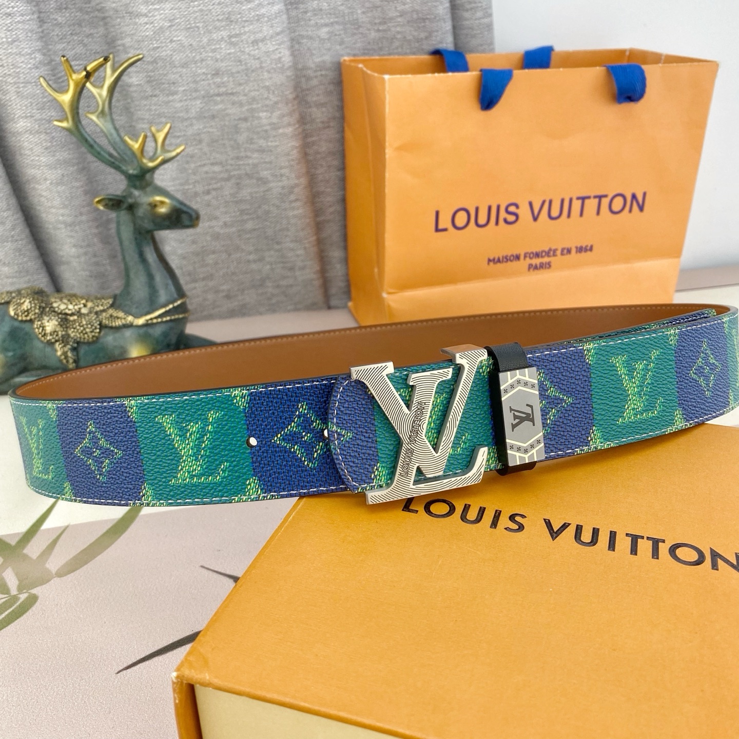 LV💕 特种皮腰带系列 ，原厂五金精品不锈钢扣，手感柔软舒适 宽3.8CM。