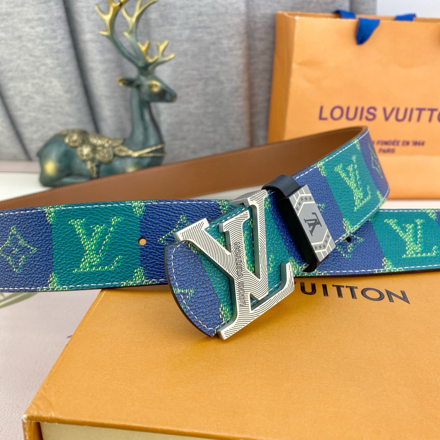 LV💕 特种皮腰带系列 ，原厂五金精品不锈钢扣，手感柔软舒适 宽3.8CM。