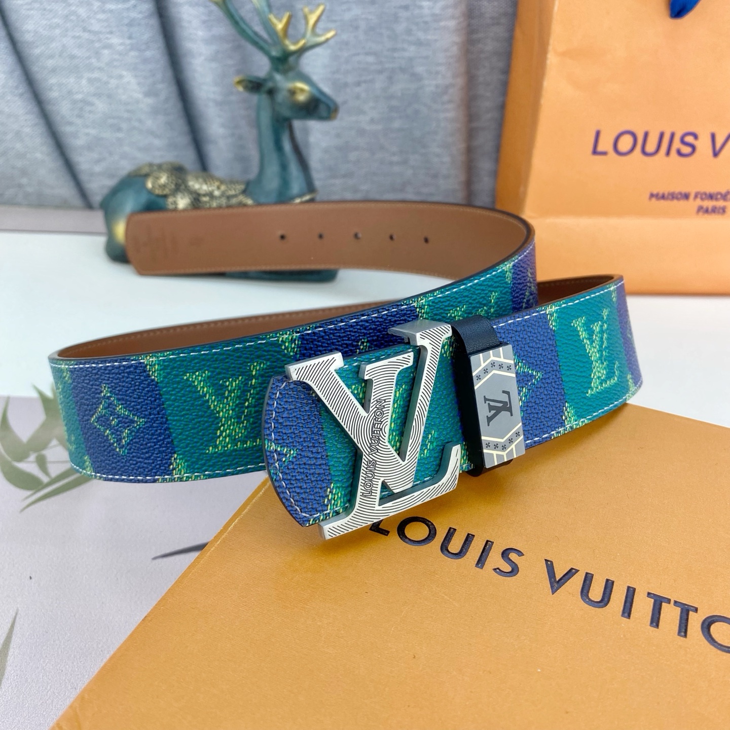 LV💕 特种皮腰带系列 ，原厂五金精品不锈钢扣，手感柔软舒适 宽3.8CM。