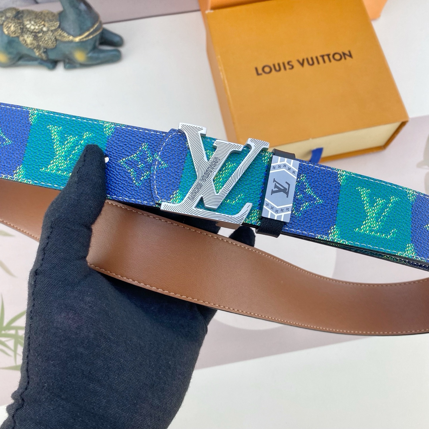 LV💕 特种皮腰带系列 ，原厂五金精品不锈钢扣，手感柔软舒适 宽3.8CM。