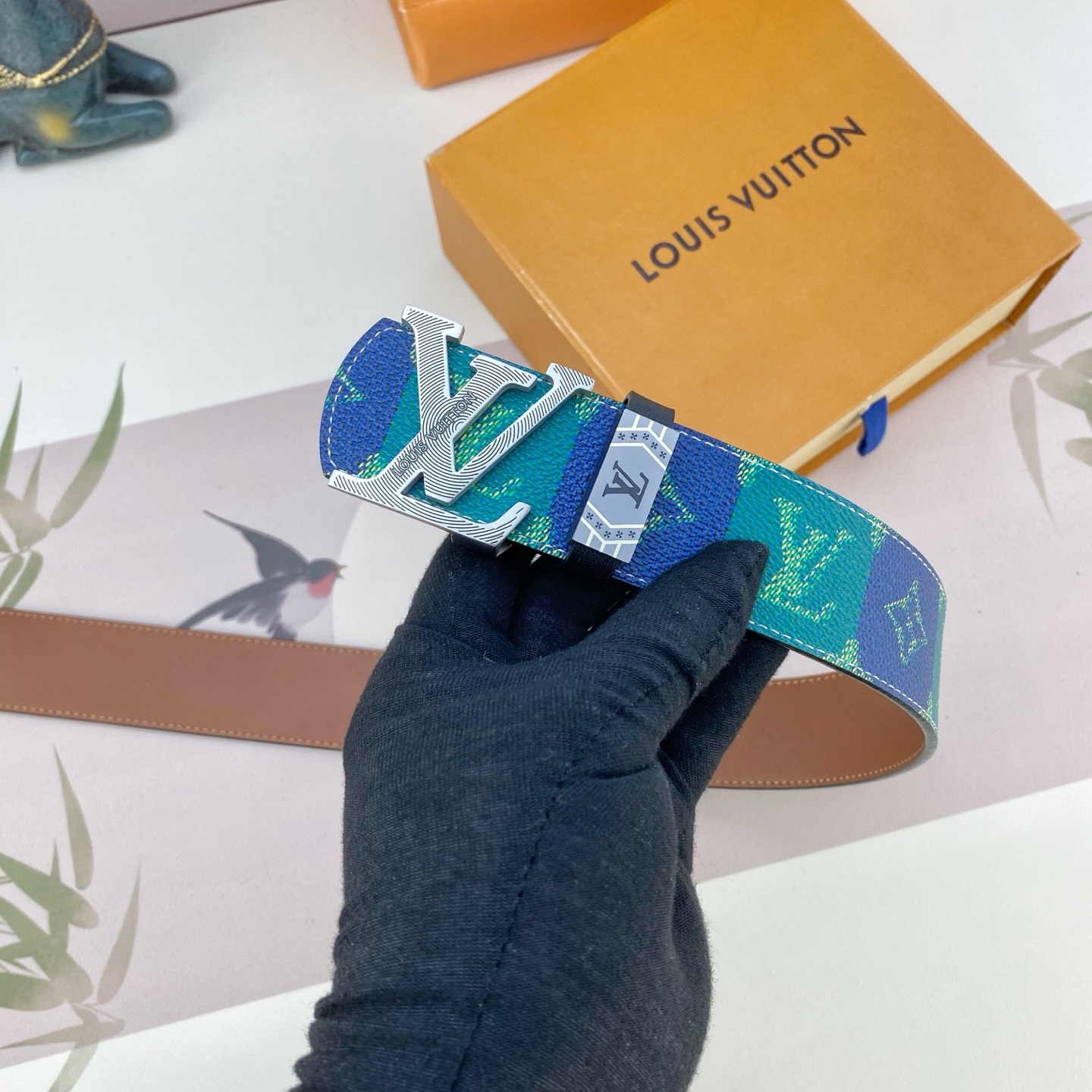 LV💕 特种皮腰带系列 ，原厂五金精品不锈钢扣，手感柔软舒适 宽3.8CM。