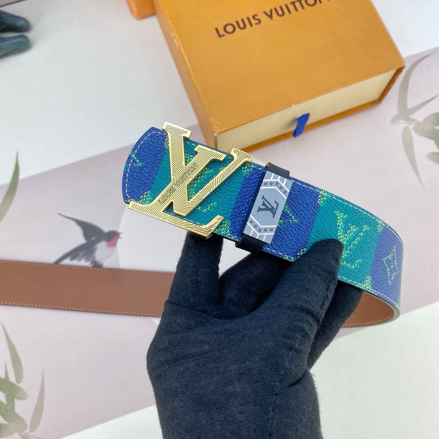 LV💕 特种皮腰带系列 ，原厂五金精品不锈钢扣，手感柔软舒适 宽3.8CM。