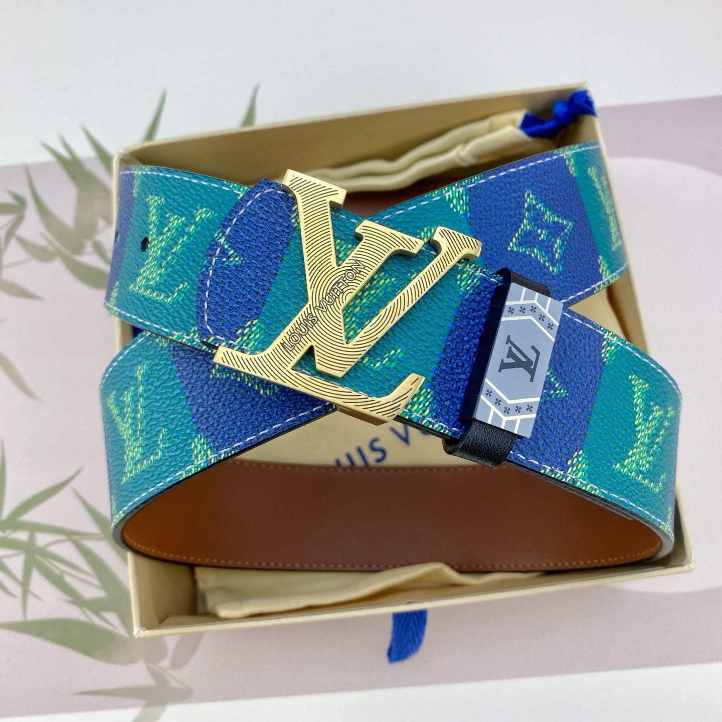 LV💕 特种皮腰带系列 ，原厂五金精品不锈钢扣，手感柔软舒适 宽3.8CM。