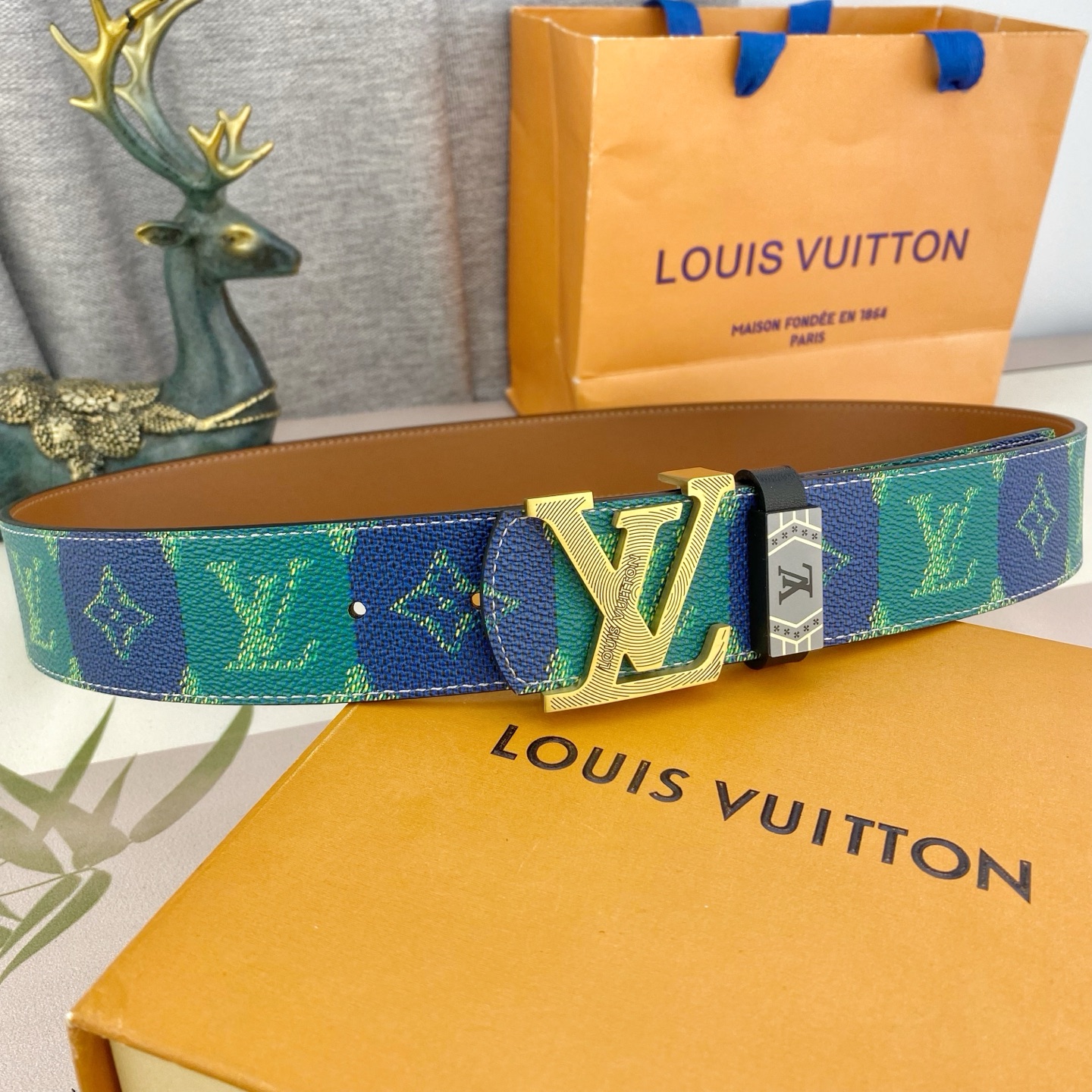 LV💕 特种皮腰带系列 ，原厂五金精品不锈钢扣，手感柔软舒适 宽3.8CM。