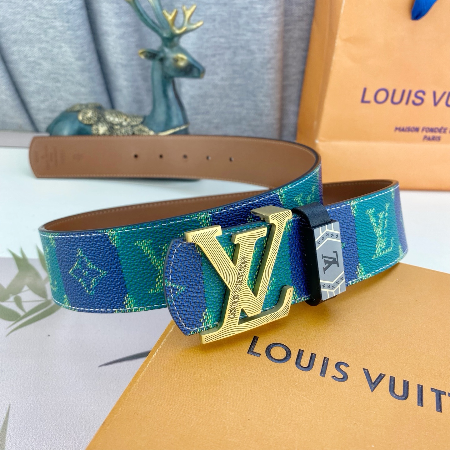 LV💕 特种皮腰带系列 ，原厂五金精品不锈钢扣，手感柔软舒适 宽3.8CM。