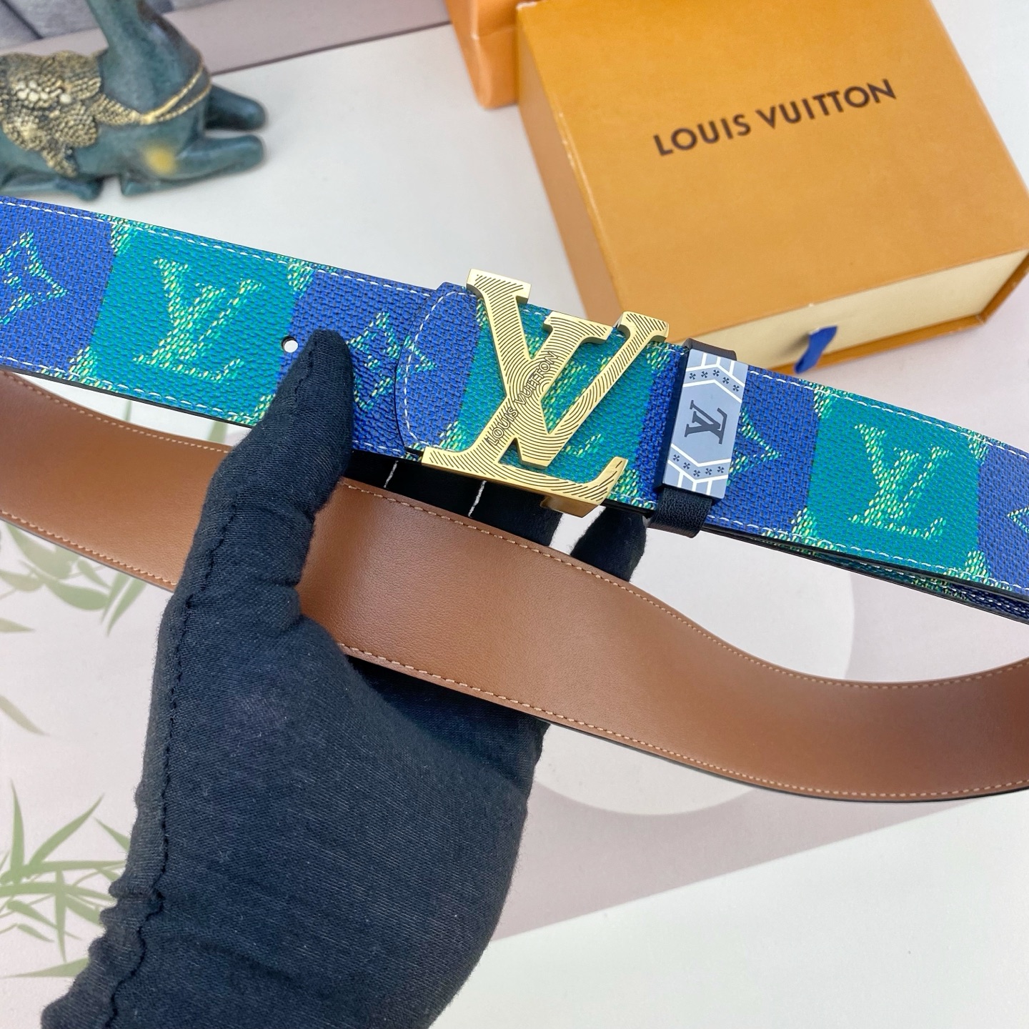 LV💕 特种皮腰带系列 ，原厂五金精品不锈钢扣，手感柔软舒适 宽3.8CM。