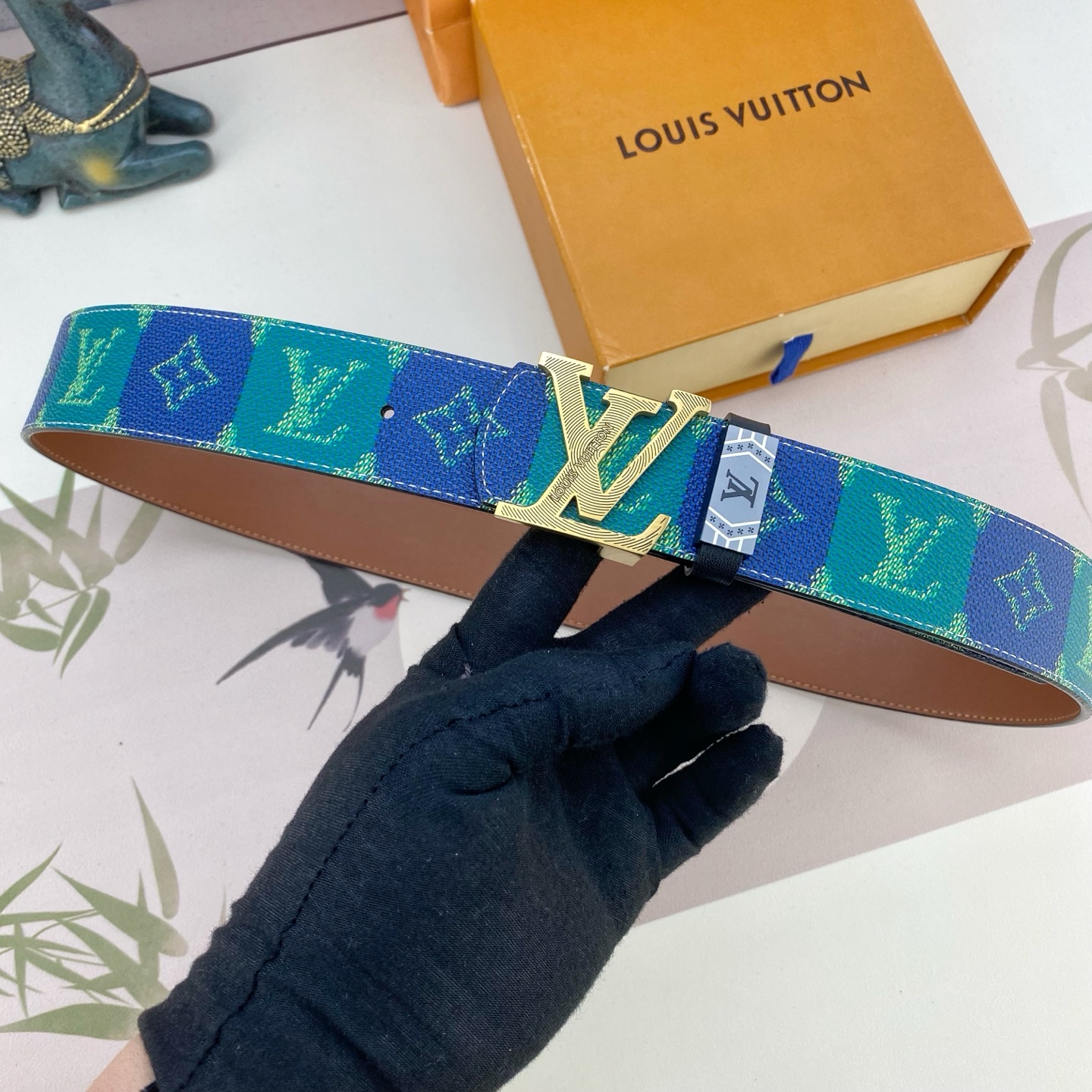 LV💕 特种皮腰带系列 ，原厂五金精品不锈钢扣，手感柔软舒适 宽3.8CM。