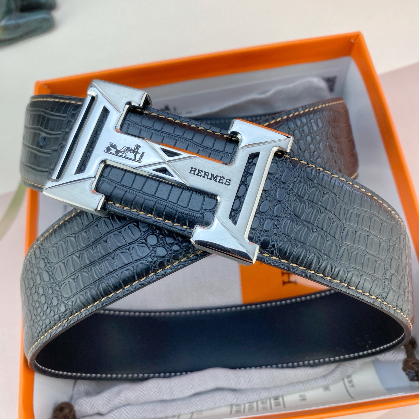 爱马仕💕 特种皮腰带系列 ，原厂五金精品不锈钢扣，手感柔软舒适 宽3.8CM。