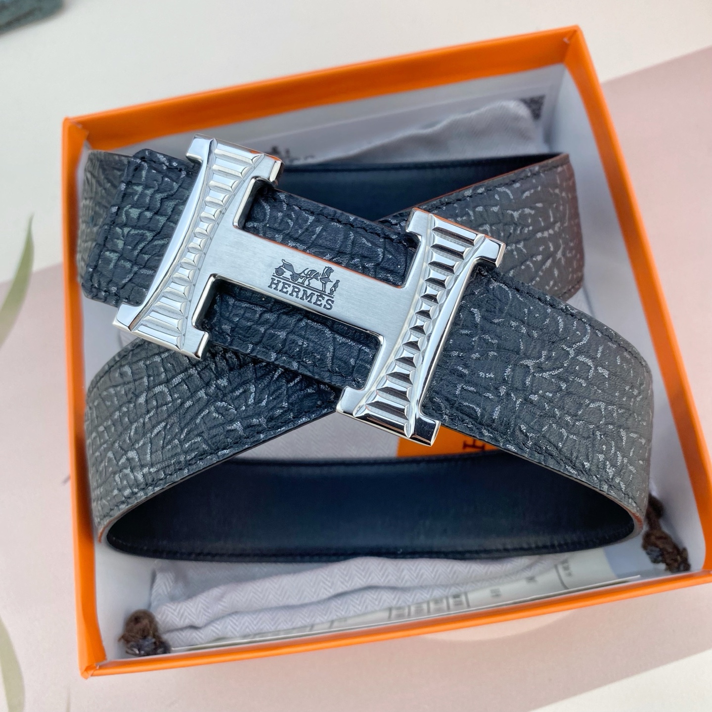 爱马仕💕 特种皮腰带系列 ，原厂五金精品不锈钢扣，手感柔软舒适 宽3.8CM。