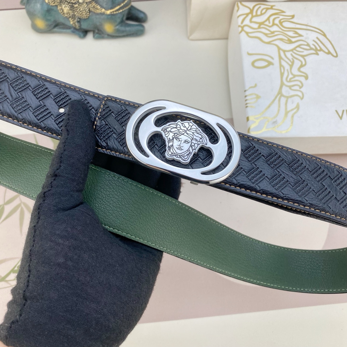 范思哲💕 特种皮腰带系列 ，原厂五金精品不锈钢扣，手感柔软舒适 宽3.8CM。