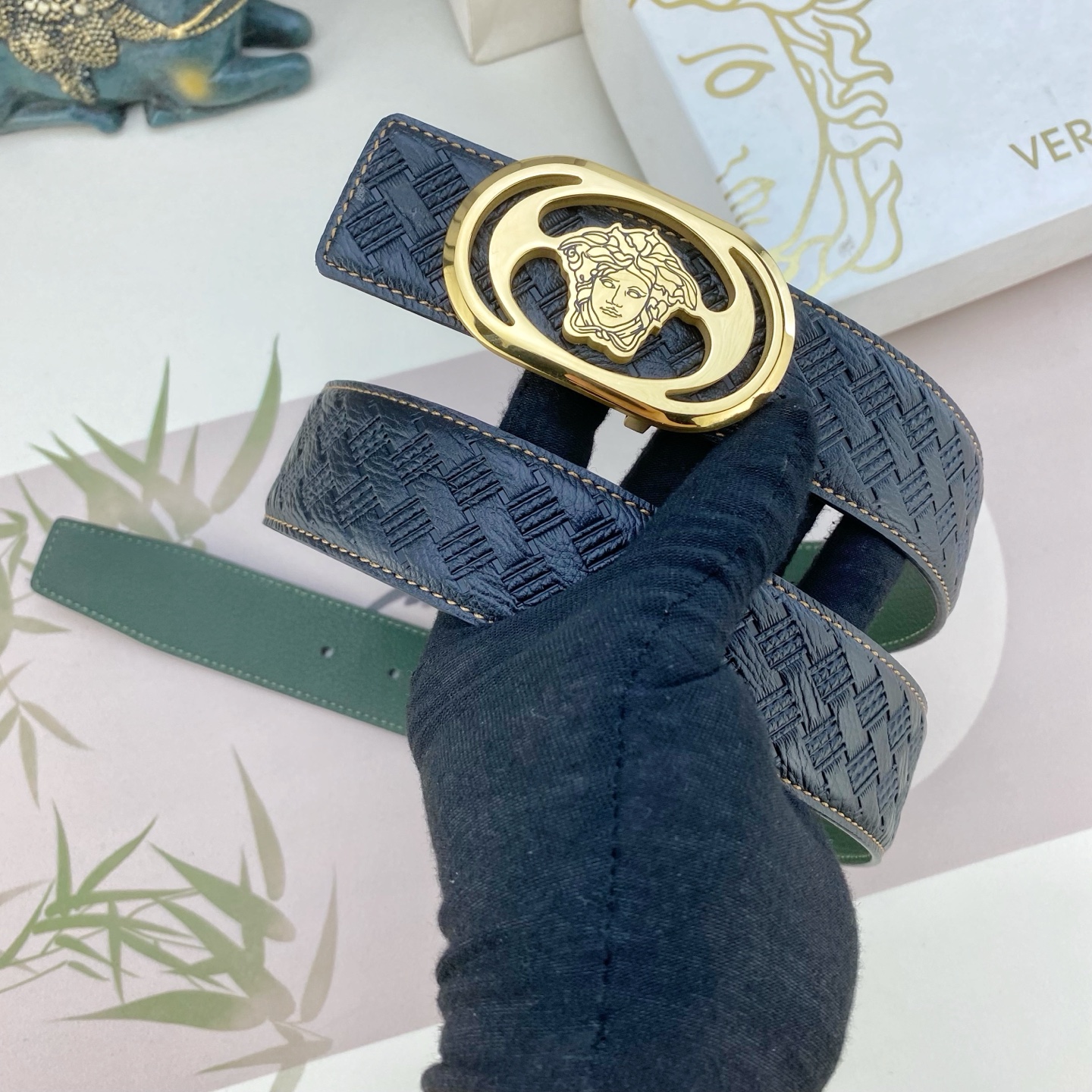 范思哲💕 特种皮腰带系列 ，原厂五金精品不锈钢扣，手感柔软舒适 宽3.8CM。