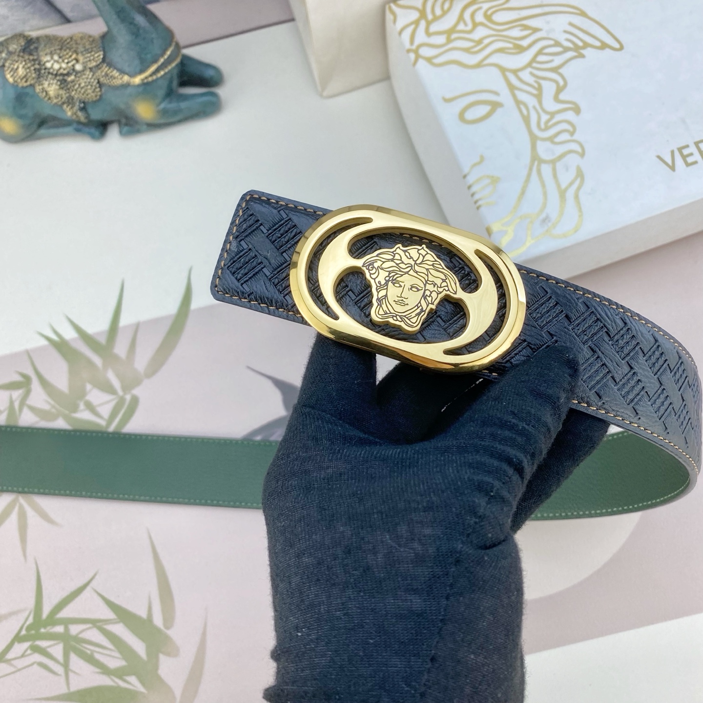 范思哲💕 特种皮腰带系列 ，原厂五金精品不锈钢扣，手感柔软舒适 宽3.8CM。