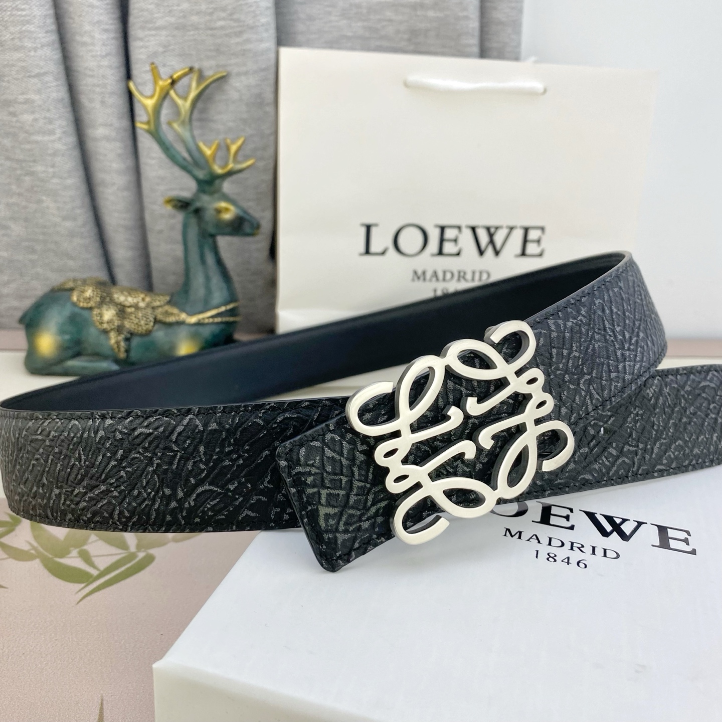 罗意威💕 特种皮腰带系列 ，原厂五金精品不锈钢扣，手感柔软舒适 宽3.8CM。