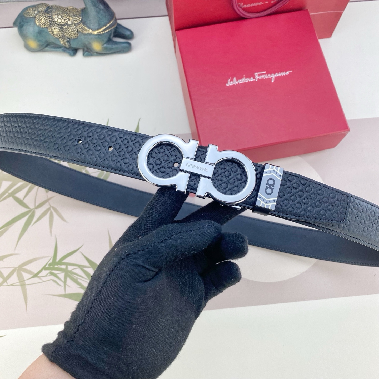 菲拉格慕💕 特种皮腰带系列 ，原厂五金精品不锈钢扣，手感柔软舒适 宽3.5CM。