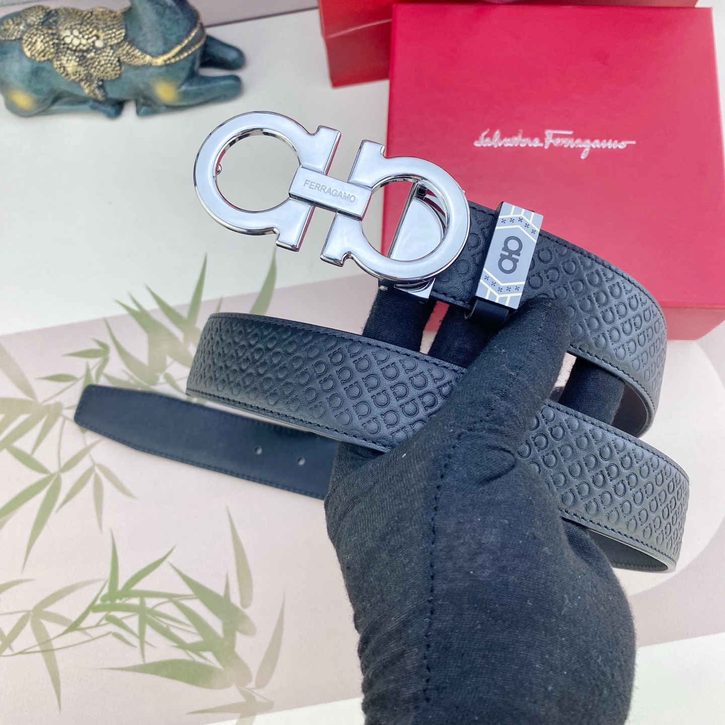 菲拉格慕💕 特种皮腰带系列 ，原厂五金精品不锈钢扣，手感柔软舒适 宽3.5CM。