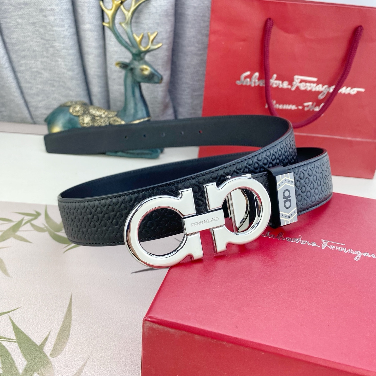 菲拉格慕💕 特种皮腰带系列 ，原厂五金精品不锈钢扣，手感柔软舒适 宽3.5CM。