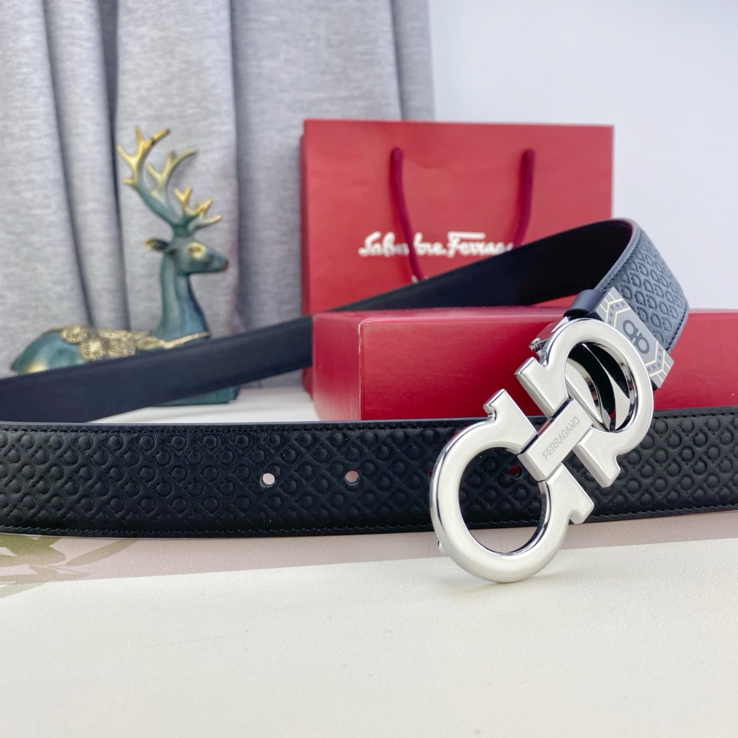 菲拉格慕💕 特种皮腰带系列 ，原厂五金精品不锈钢扣，手感柔软舒适 宽3.5CM。