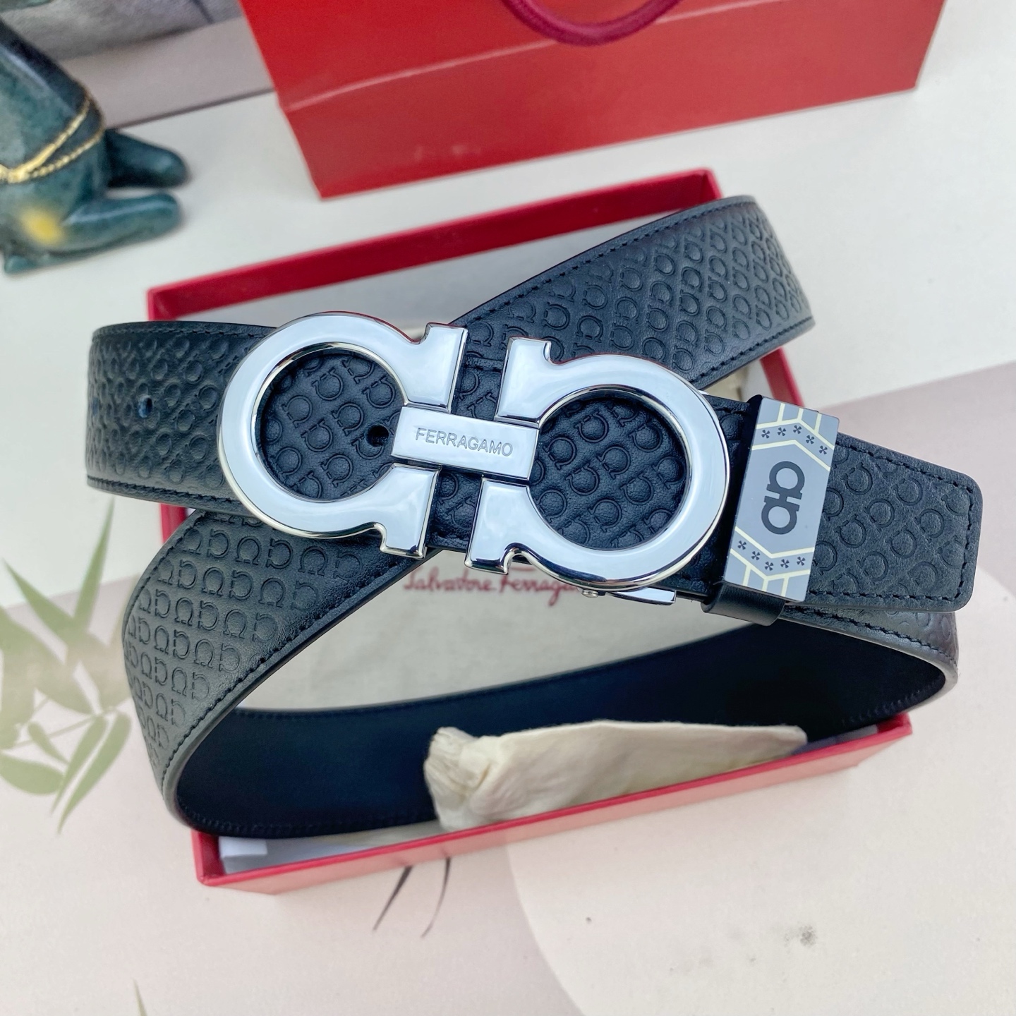 菲拉格慕💕 特种皮腰带系列 ，原厂五金精品不锈钢扣，手感柔软舒适 宽3.5CM。