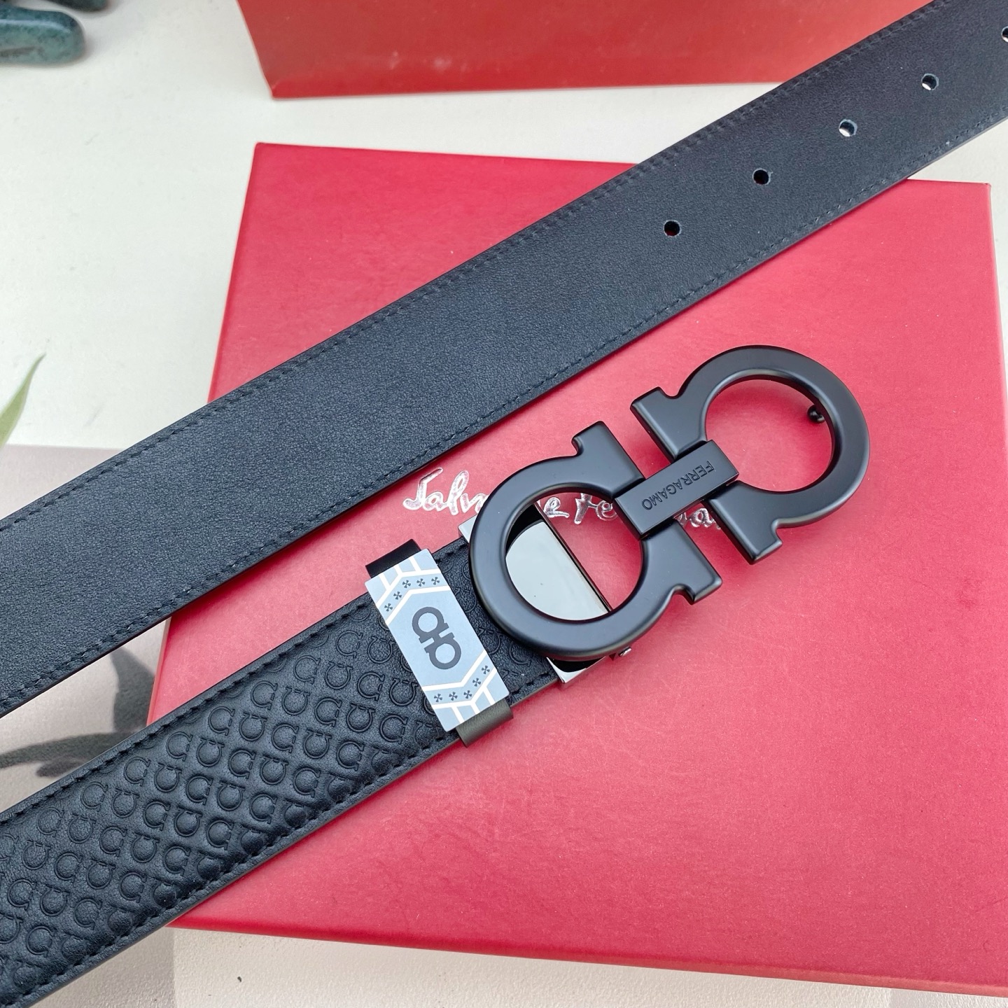 菲拉格慕💕 特种皮腰带系列 ，原厂五金精品不锈钢扣，手感柔软舒适 宽3.5CM。