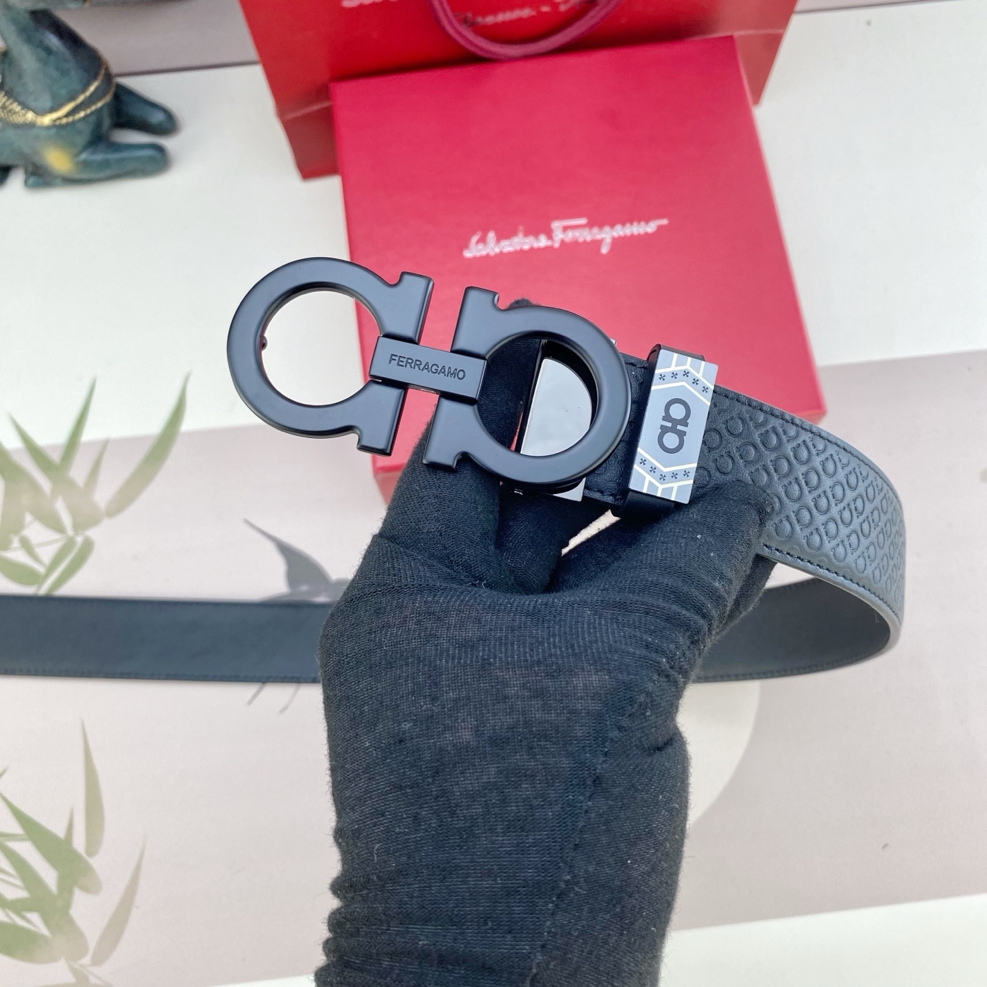 菲拉格慕💕 特种皮腰带系列 ，原厂五金精品不锈钢扣，手感柔软舒适 宽3.5CM。