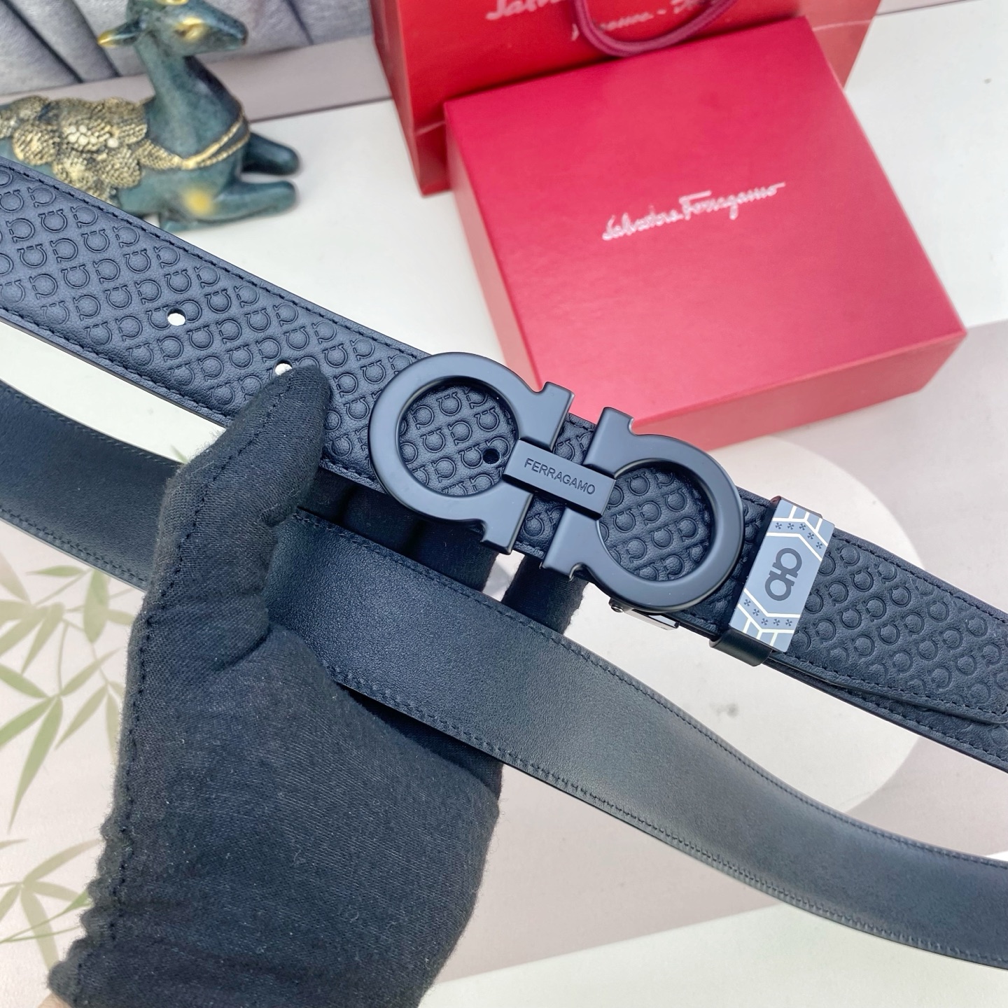 菲拉格慕💕 特种皮腰带系列 ，原厂五金精品不锈钢扣，手感柔软舒适 宽3.5CM。