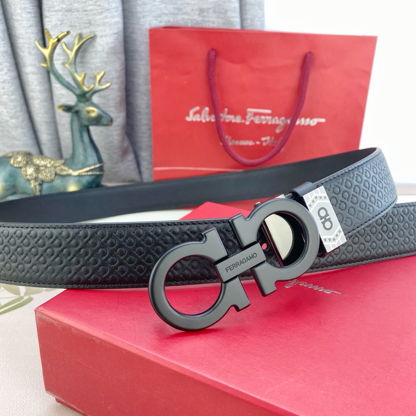 菲拉格慕💕 特种皮腰带系列 ，原厂五金精品不锈钢扣，手感柔软舒适 宽3.5CM。