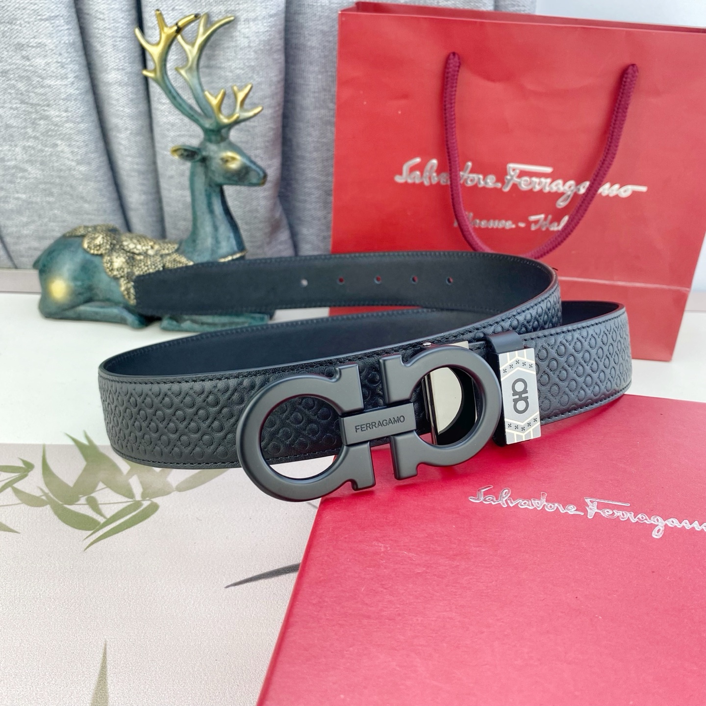 菲拉格慕💕 特种皮腰带系列 ，原厂五金精品不锈钢扣，手感柔软舒适 宽3.5CM。