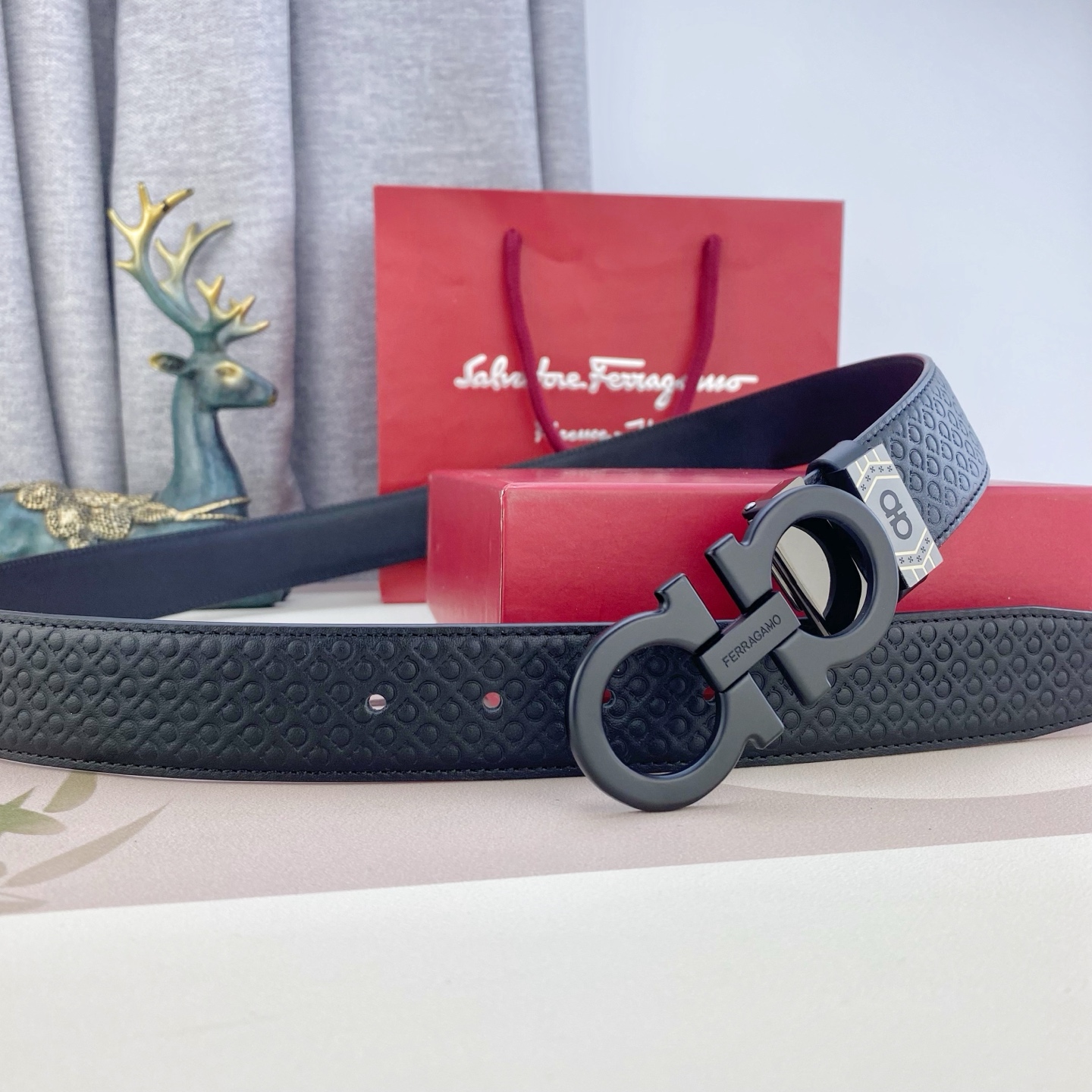 菲拉格慕💕 特种皮腰带系列 ，原厂五金精品不锈钢扣，手感柔软舒适 宽3.5CM。